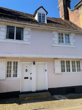 Lovely Two Bedroom Town House - Minimum 2 Night Stay